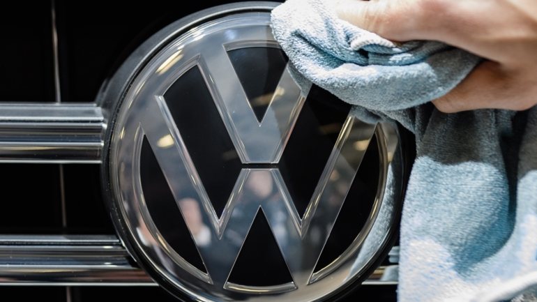 A Volkswagen vai agora &quot;propor&quot; soluções amigáveis para resolver &quot;uma grande parte dos 60 mil processos individuais em curso&quot;