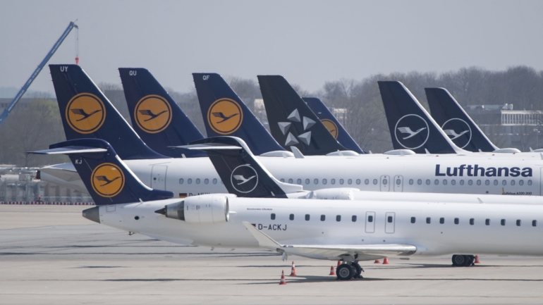 Estado alemão vai ser o maior acionista da Lufthansa, mas parte da injeção não terá direitos de voto e é para vender até 2023