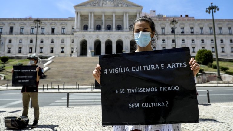 De acordo com uma nota divulgada no site da Câmara de Lisboa, na segunda-feira o município aprovou apoios no total de 1,364 milhões de euros, abrangendo mais de 1.300 agente culturais
