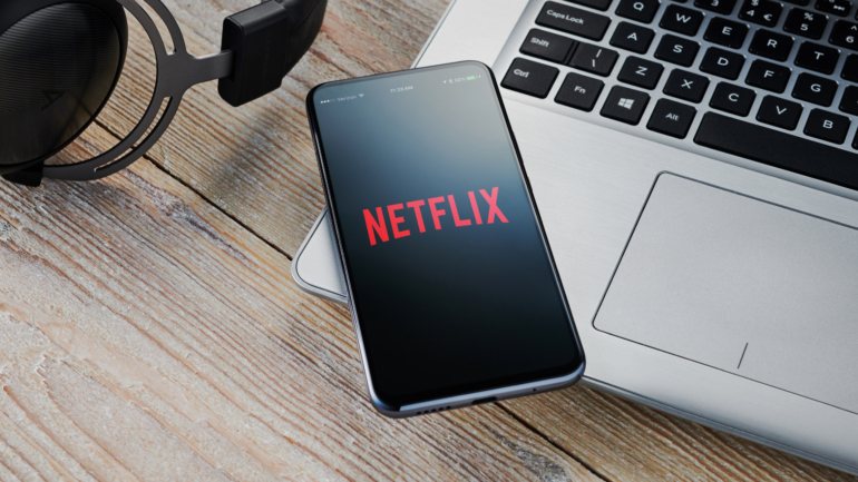 De acordo com o vice-presidente global de televisão da Netflix, Larry Tanz, a pandemia obrigou a alterações na forma como o serviço encarou o lançamento nos mercados internacionais, incluindo Europa