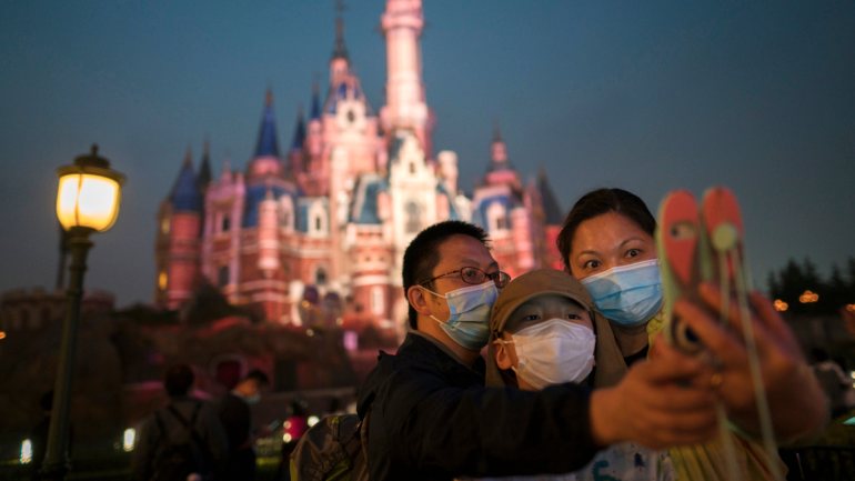 O parque da Disney em Shangai já reabriu portas