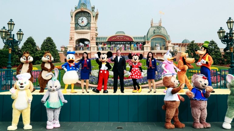Uma exibição das personagens da Disney durante a reabertura do parque de Shangai, a 11 de maio