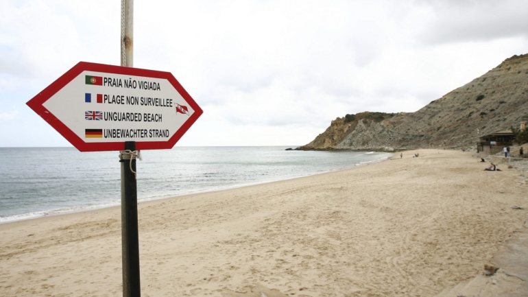 O Governo determinou que a época balnear pode começar este ano em 6 de junho, mas estabeleceu regras para a utilização das praias, devido à pandemia da Covid-19