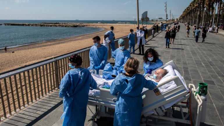 Isidre Correa, de 61 anos, esteve mais de 50 dias internado na unidade de cuidados intensivos do Hospital del Mar, em Barcelona.