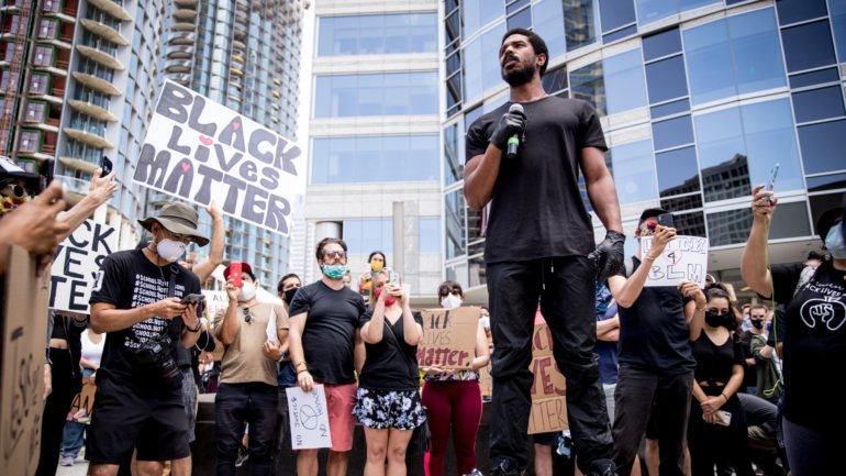 Michael B. Jordan juntou-se a um protesto anti-racismo em Los Angeles