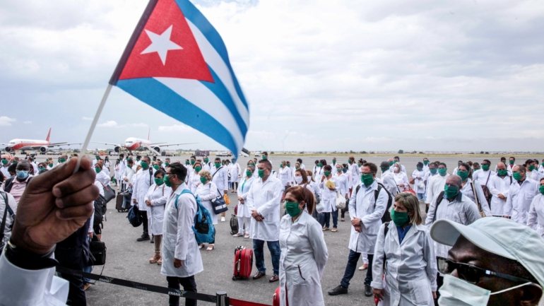 Angola teve custos de 79,3 milhões de dólares (71,3 milhões de euros) na contratação de médicos especialistas cubanos para assistência médica em Angola