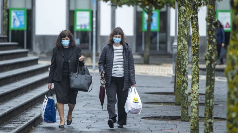 A Autoridade de Saúde dos Açores reitera que &quot;as medidas de prevenção e contenção da pandemia devem ser mantidas e reforçadas