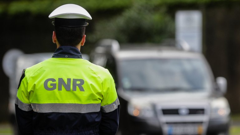 No domingo, a GNR deteve cinco homens e uma mulher, com idades entre os 26 e os 58 anos