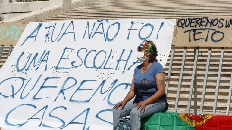 A manifestação &quot;nasceu na rua&quot; mas contou &quot;inicialmente&quot; com o auxílio do Seara - Grupo de Apoio Mútuo de Santa Bárbara