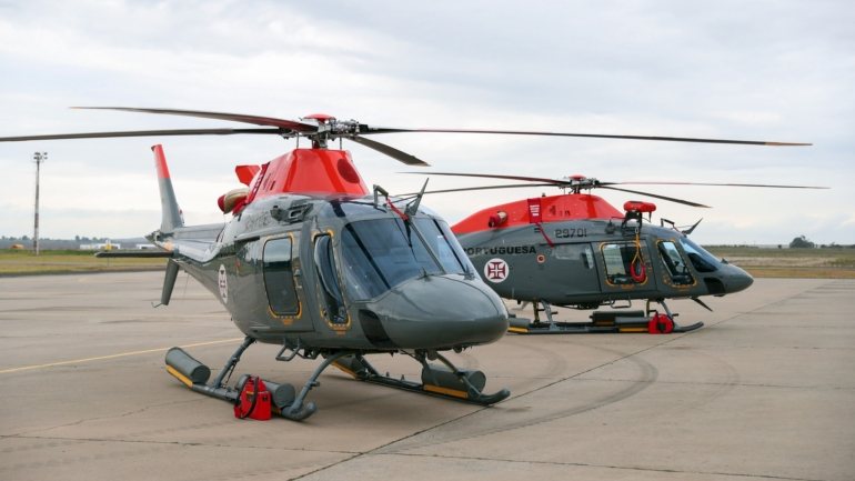 O ministro da Defesa Nacional deslocou-se esta terça-feira à BA11 onde efetuou um voo a bordo do helicóptero Alouette III (ALIII)