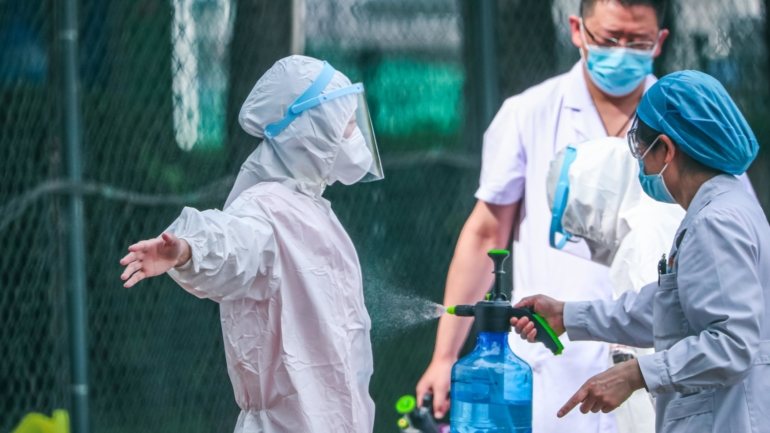 Brasil registou mais de 1200 mortos. OMS terminou ensaios com hidroxicloroquina