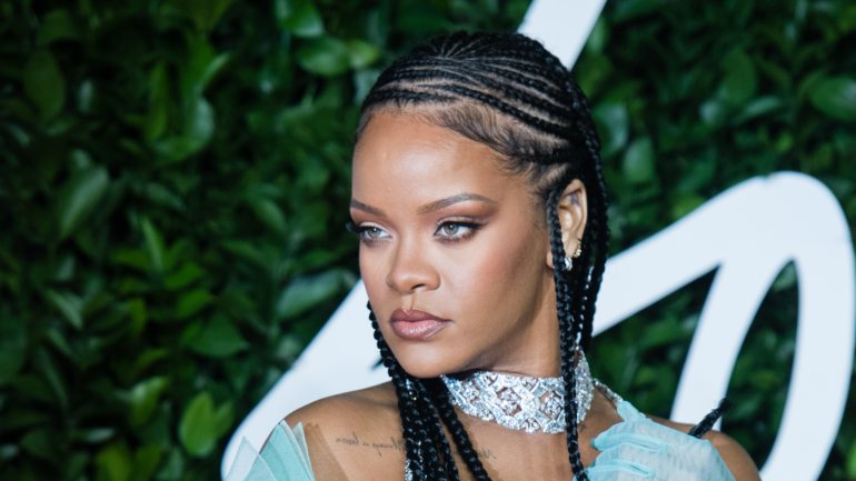 Rihanna e Jack Dorsey têm estado na linha da frente no que às doações dizem respeito, isto porque um dia antes de doarem 13,7 milhões de euros em prol da saúde mental, cederam outros 9,8 milhões de euros a grupos que combatem ativamente o racismo, mas também a reforma policial