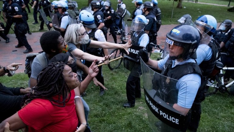 O Lafayette Park já tinha sido palco de confrontos em 1 de junho, quando as forças de segurança dispersaram manifestantes, durante um protesto pacífico