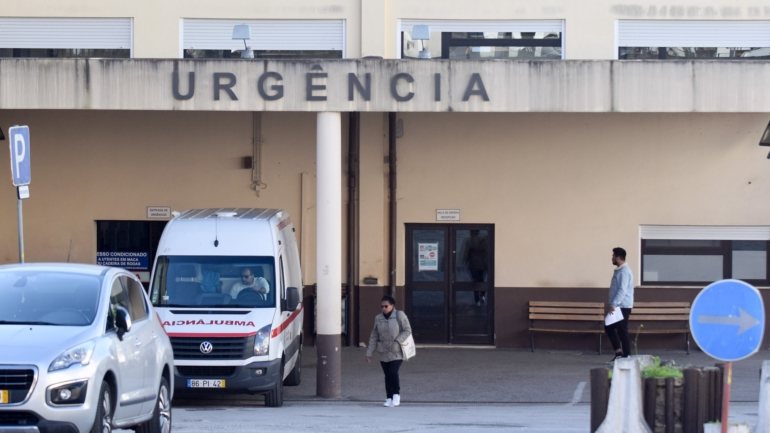 Na quinta-feira, aquele hospital registava 10 doentes infetados com Covid-19 e dois funcionários
