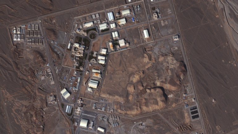 Imagem satélite, recolhida em 2013, da central nuclear de Natanz, no Irão