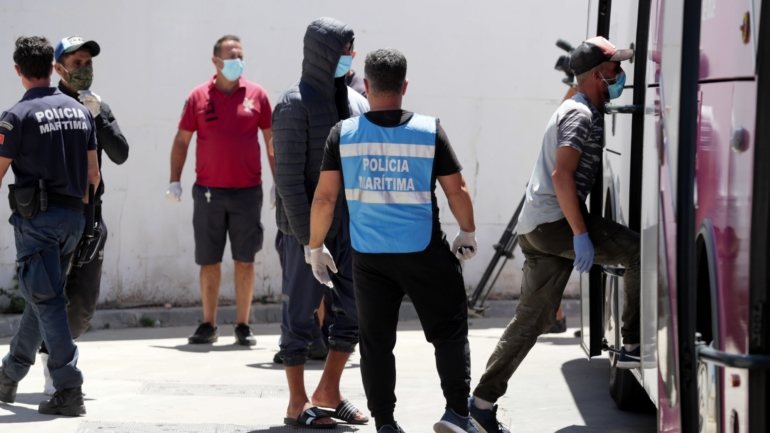Os três desaparecidos são de nacionalidade marroquina e faziam parte do grupo de 22 migrantes que chegou à região do Algarve numa embarcação em 15 de junho