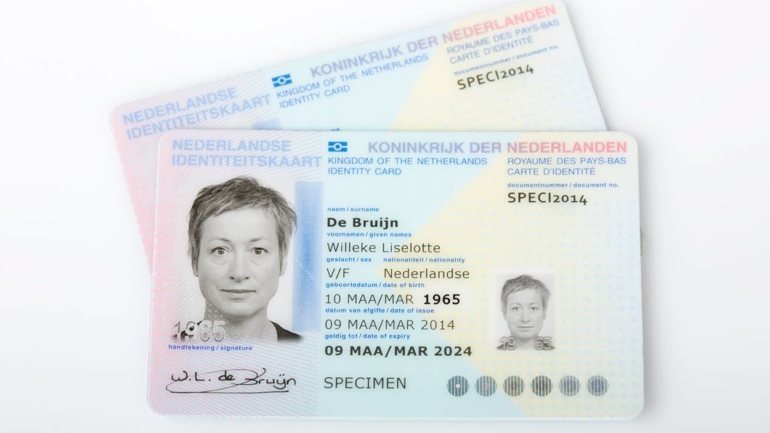 Atualmente, o cartão de cidadão holandês tem referência ao sexo da pessoa, como em Portugal