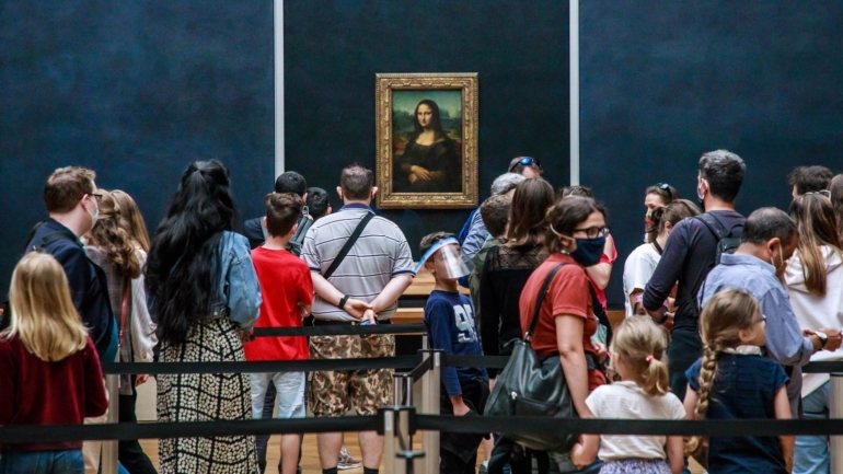 O Louvre reabriu esta segunda-feira as suas portas após ter estado encerrado quatro meses