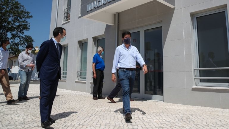 Francisco Rodrigues dos Santos visitou o Hospital Compaixão que ainda não entrou em funcionamento por falta de acordos de cooperação com o Ministério da Saúde