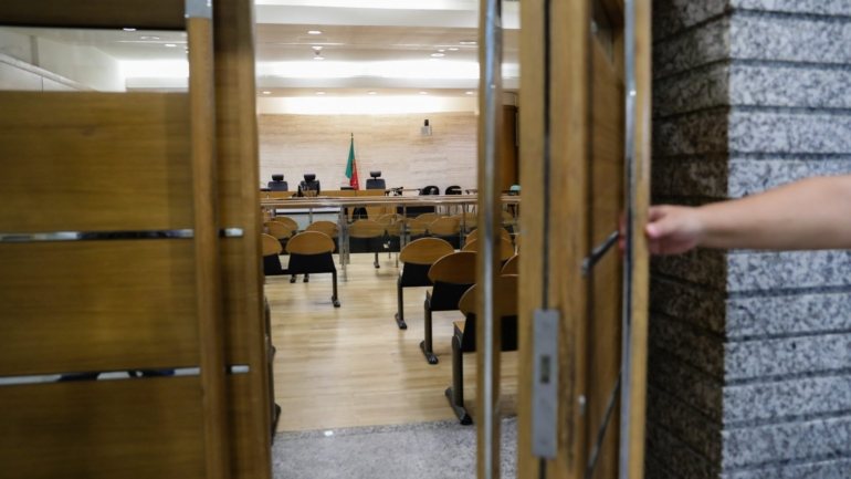 Ana Loureiro, dona de uma casa de prostituição, denunciou um juiz por usufruir de práticas sexuais durante o seu trabalho