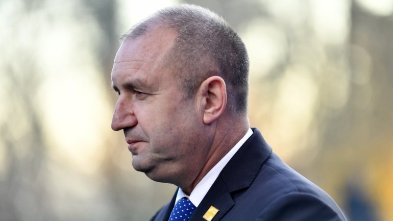 Radev, eleito em 2016 com os votos do Partido Socialista, é um crítico do Governo de centro-direita do primeiro-ministro Boyko Borissov