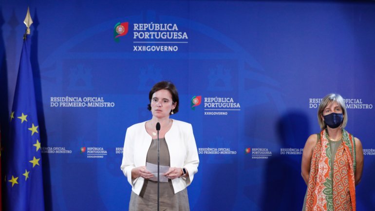 Ministra de Estado e da Presidência, Mariana Vieira da Silva, esteve acompanhada de Fernando Medina (presidente da CM Lisboa) e da ministra da Saúde Marta Temido