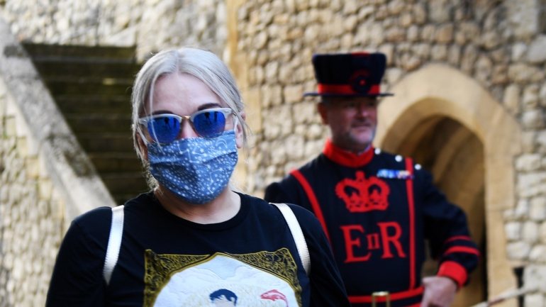 Até agora, o uso de máscara em espaços públicos fechados era apenas recomendado em Inglaterra
