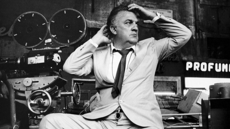 Federico Fellini nasceu a 20 de janeiro de 1920 em Rimini e morreu em 1993, aos 73 anos, em Roma