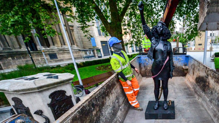 A estátua, foi esculpida por Marc Quinn, vai agora para o museu da cidade de Bristol, podendo o artista recolhê-la ou doá-la à coleção