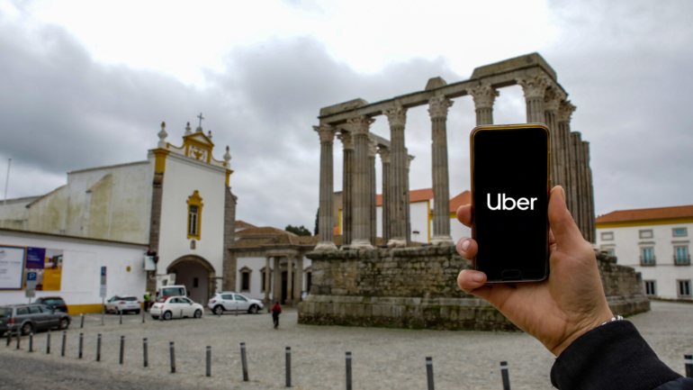Desde terça-feira, a plataforma de transporte Uber pode ter operadores em todo o território nacional