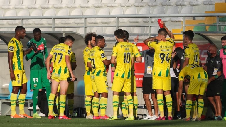 O despromovido Desportivo das Aves ameaçou na sexta-feira faltar ao jogo no estádio do Portimonense, da 34.ª e última jornada da I Liga de futebol, previsto para 26 de julho