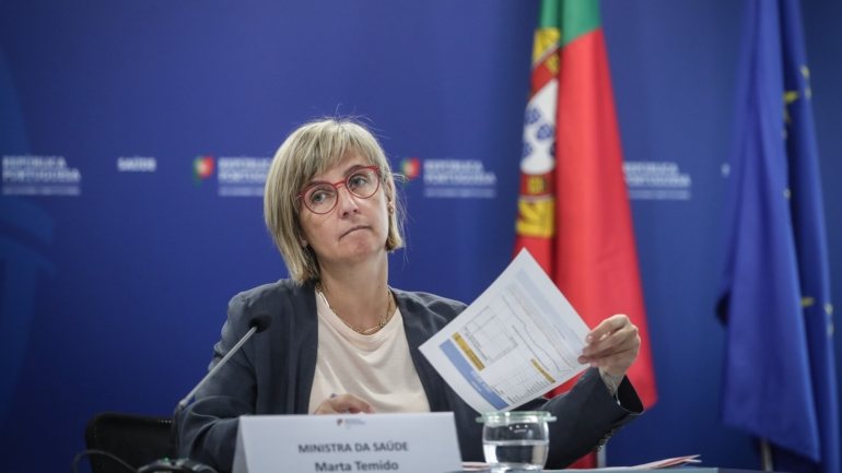 A ministra da Saúde, Marta Temido, modera as expectativas em relação a uma potencial vacina
