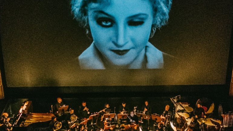 O filme-concerto é uma coprodução São Luiz Teatro Municipal, Coliseu Porto Ageas e Opart/Teatro Nacional de São Carlos, em parceria com a Cinemateca Portuguesa