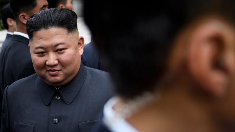 Kim Jong-un diz que o facto de a Coreia do Norte não ter surtos de Covid-19 é &quot;um sucesso brilhante&quot;
