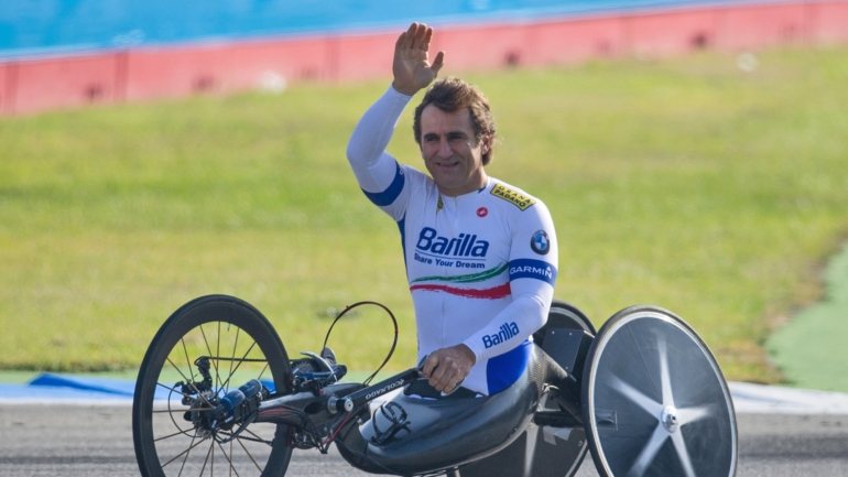 Zanardi estava a participar numa prova exibição destinada a ciclistas paralímpicos, designada 'Objetivo Tricolor&quot;, a 19 de junho, quando perdeu o controlo da sua handbike