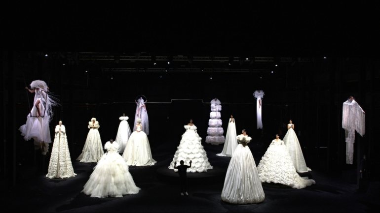 A Valentino apresentou, esta terça-feira, a nova coleção de alta-costura, numa performance transmitida em direto para todo o mundo