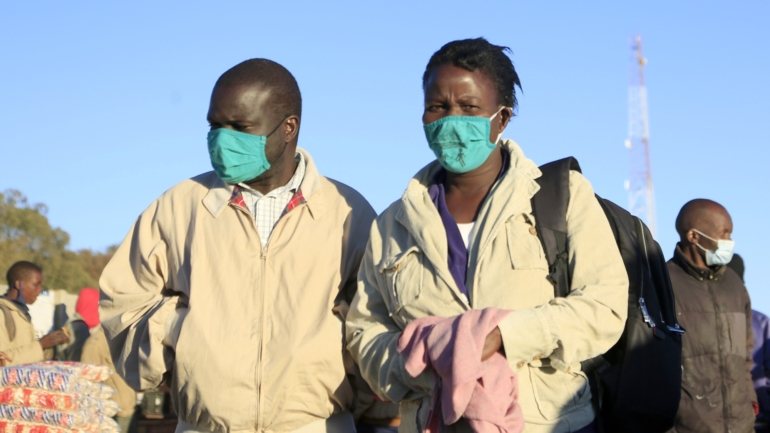 No Zimbabué o total de infeções por Covid-19 ascende aos 1.713, registando-se 26 mortos, segundo os dados divulgados esta terça-feira pelo Ministério da Saúde