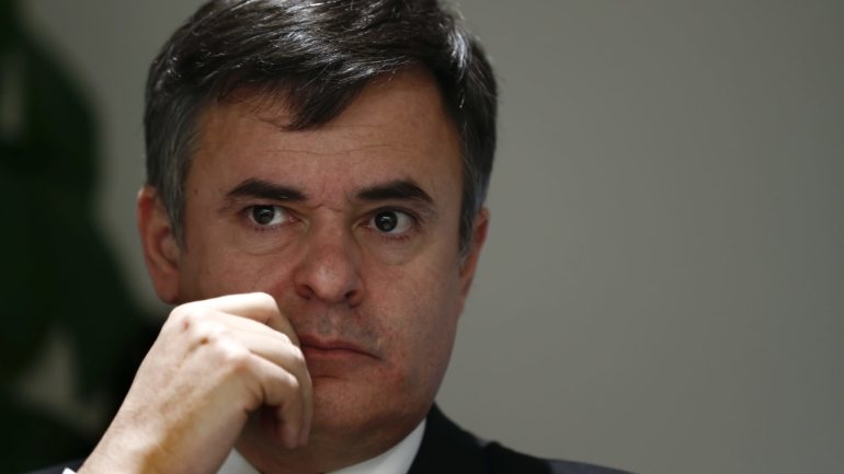 As críticas de Rui Nuno Baleiras têm base na proposta do Governo para alterar a Lei de Enquadramento Orçamental de 2015