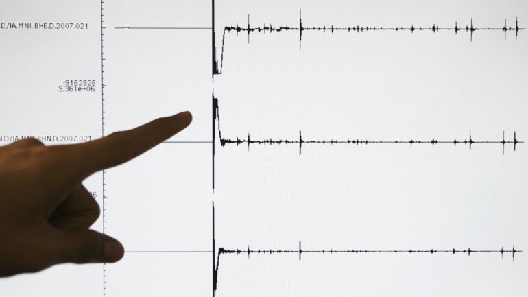 O tremor de terra foi sentido a “centenas de quilómetros” de distância
