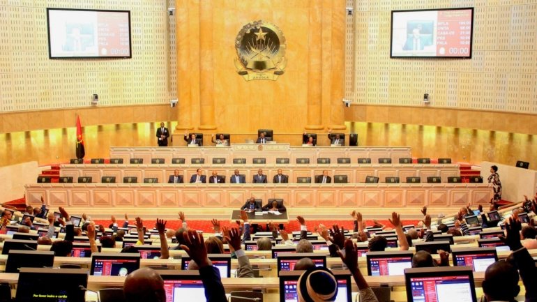 O diploma foi aprovado durante a 11ª reunião plenária ordinária da terceira sessão legislativa da quarta legislatura do parlamento angolano