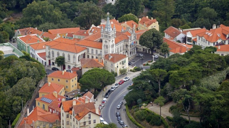 O projeto de conservação, restauro e requalificação do Convento dos Capuchos foi iniciado em 2013 e representa um investimento global de quatro milhões de euros