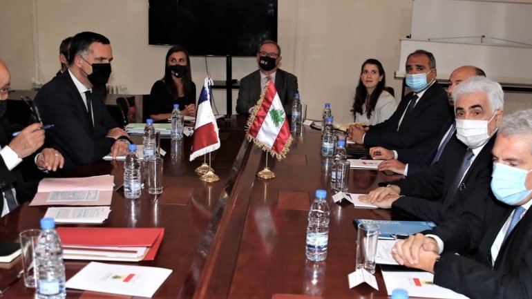 O ministro dos Negócios Estrangeiros francês foi também recebido pelo chefe de Estado libanês, Michel Aoun, no Palácio Presidencial de Babada, a leste de Beirute, após o que se reuniu com o primeiro-ministro Hassan Diab e com o Presidente do Parlamento, Nabih Berri