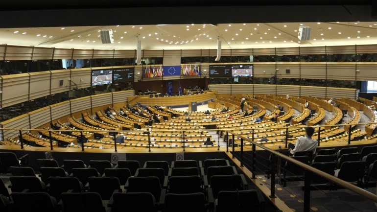 O PE debateu e votou esta quinta-feira uma resolução sobre os resultados da recente cimeira europeia, que durou cinco dias e que ficou marcada pela aprovação de um acordo para a retoma da economia da União Europeia pós-crise pandemia de Covid-19.