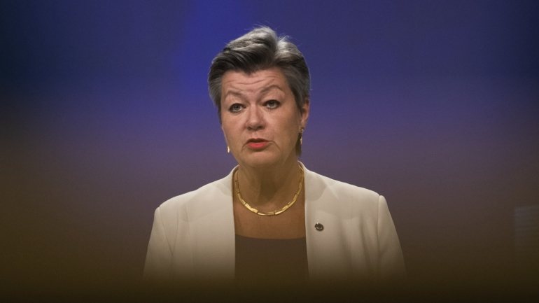A comissária europeia dos Assuntos Internos, Ylva Johansson afirma que as &quot;empresas de telecomunicações devem fazer para detetar, denunciar e apagar&quot; material de pedofilia