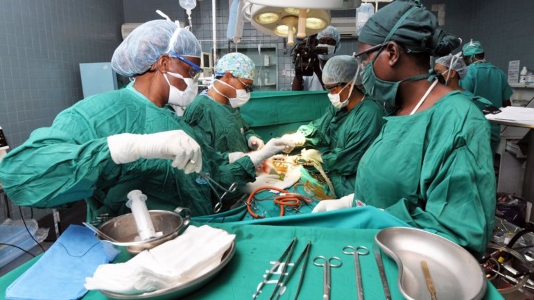 A diretora clínica do maior hospital de Moçambique avançou que o receio de infeção pelo novo coronavírus afastou muitos dadores, deixando o HCM a depender apenas de familiares dos doentes com necessidade de transfusão de sangue