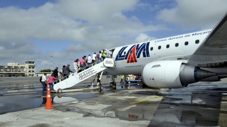 Embora envolva custos para os passageiros, o voo é descrito como humanitário pelos organizadores, que justificam o termo com a redução dos custos das passagens