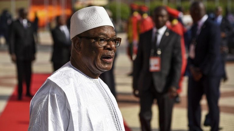 Ainda na abertura da cimeira virtual dos Estados da África Ocidental, o líder da organização disse que a resolução da crise política que abala o Mali &quot;exige uma união sagrada de todos os malianos&quot;