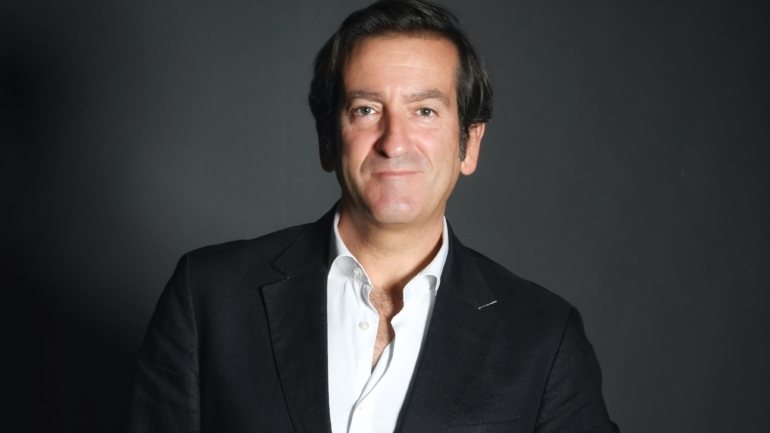 Em Outubro, a equipa de design do Grupo Renault recebe um novo &quot;reforço&quot;, Alejandro Mesonero-Romanos. O madrileno era, desde 2011, director de Design da Seat
