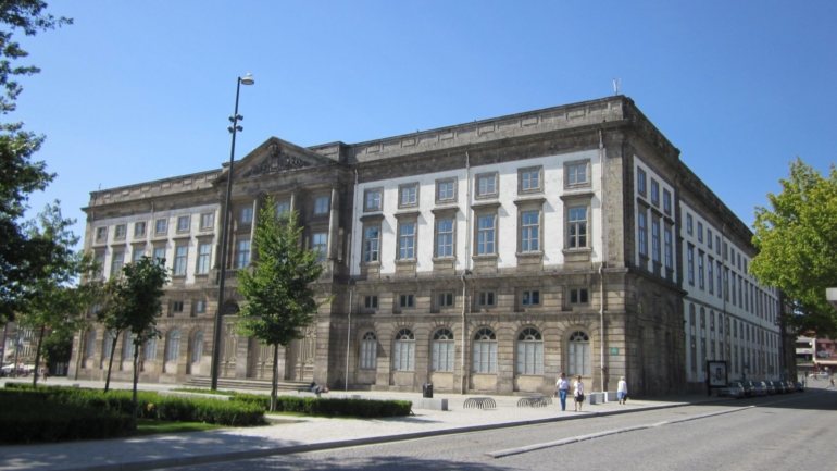 O número de estudantes brasileiros inscritos na Universidade do Porto em 2019/2020 cresceu quase 30% face a 2018/2019, uma subida explicada pela U.Porto pelo vontade de estudar numa universidade europeia que reconhece o exame nacional brasileiro
