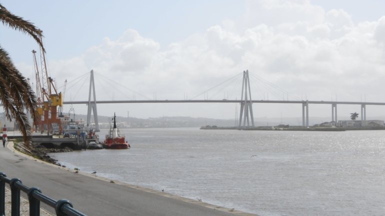 A intervenção no porto da Figueira da Foz passará a permitir o acesso de navios mercantes com maior calado e de maior dimensão